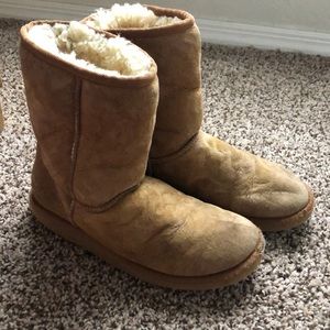 Classic short Ugg boots